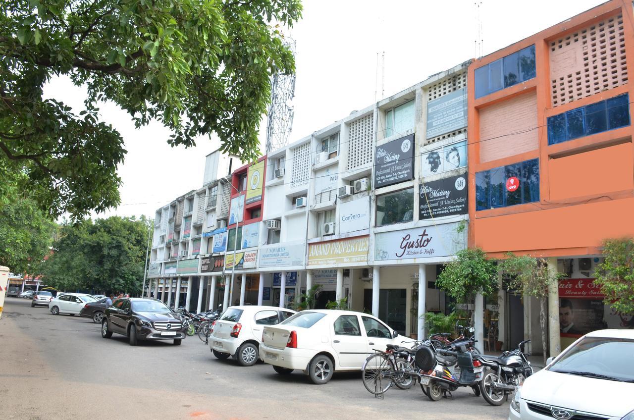 Oyo 5884 Amante Hotel Chandigarh Bagian luar foto