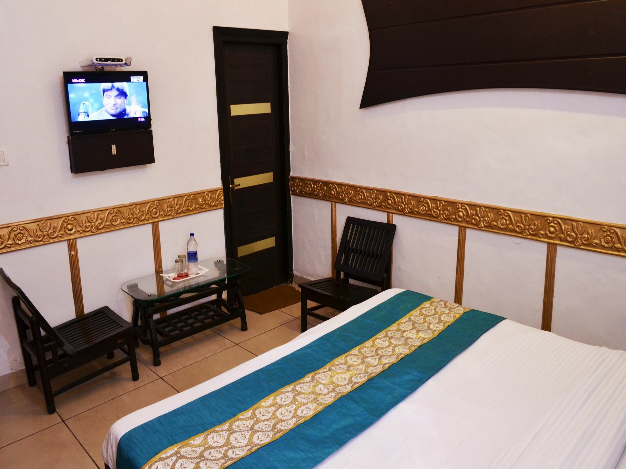 Oyo 5884 Amante Hotel Chandigarh Bagian luar foto